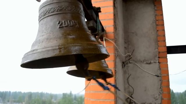 Установка центрального купола храма Иоанна Богослова. Орджоникидзе смотреть онлайн