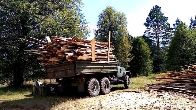 зил 131 самосвал, разгрузка горбыля. смотреть онлайн