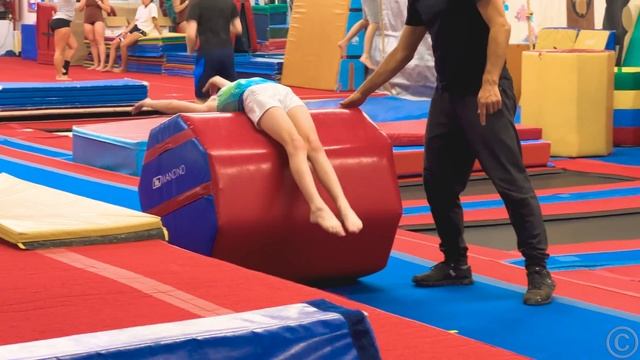 Dad helps Nastya become self-confident смотреть онлайн