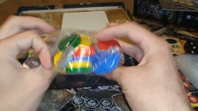 Распаковка настольной игры - Cthulhu: Rise of the Cults смотреть онлайн