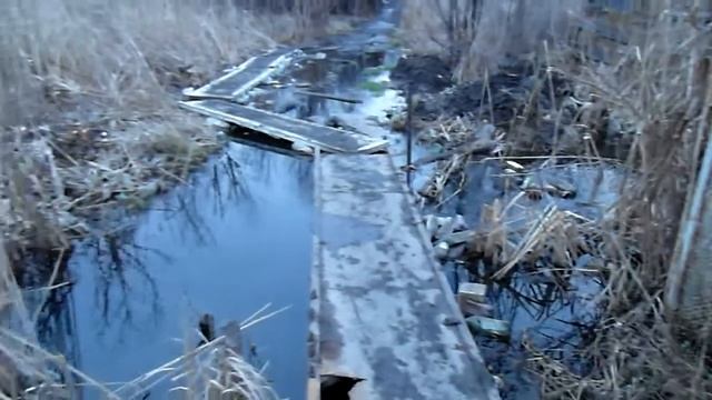 Газовая труба и мост через ручей. Новочеркасск. смотреть онлайн