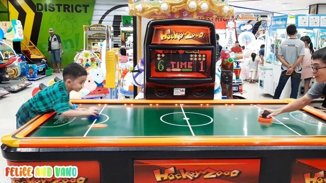 air hockey game table son vs dad | Main permainan anak seru air hockey arcade game смотреть онлайн