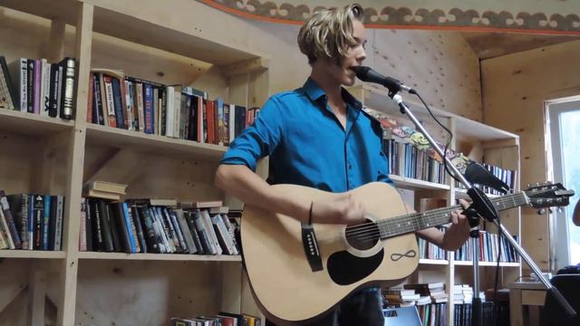 Остап Парфёнов — Дай мне любви смотреть онлайн