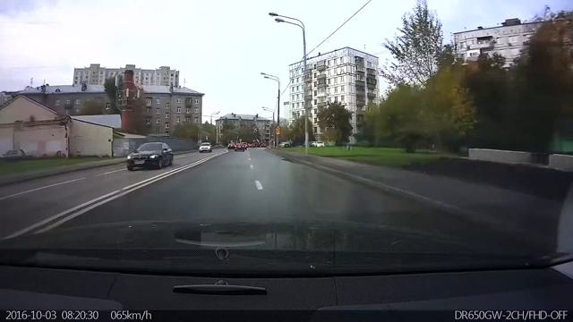 Пешеходы с бананами в ушах - самоубийцы