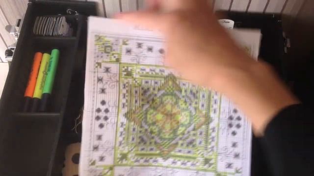 Процесс вышивки Mini Mandalas II Châtelaine Designs смотреть онлайн