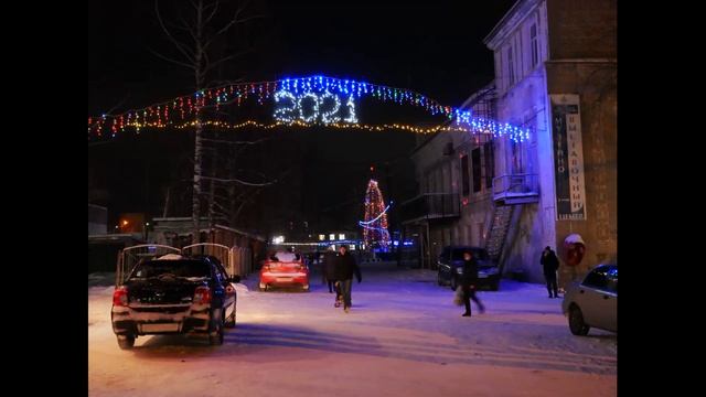 Новогодняя площадь провинциального города. смотреть онлайн