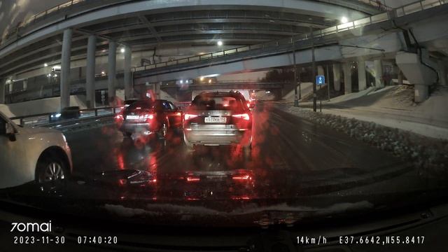 Как так?Правая полоса для маршрутных ТС,в том числе такси