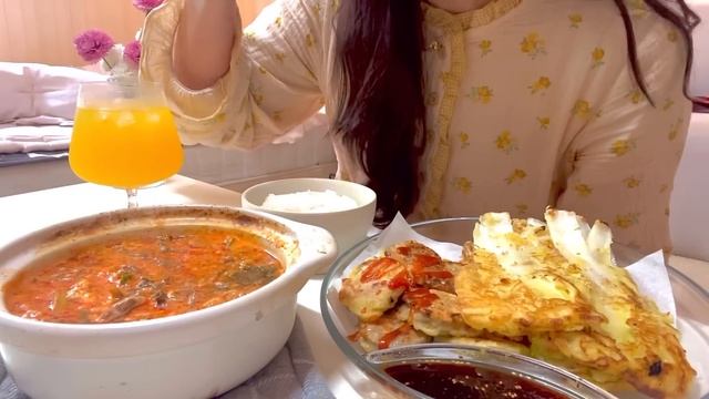 ENG) 자취생 브이로그 ?바삭한 왕돈까스, 양송이스프  ?외식과 홈쿡 공존하는 일상로그 ? 햄버거, 꽃게라면, 연어초밥, 배추전, 차돌육개장, 그릭요거트, 규카츠, 카페투어