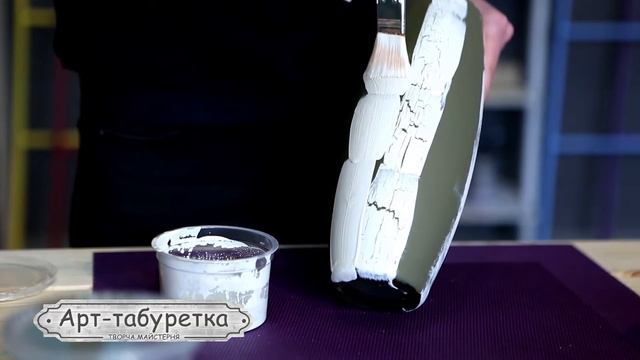 Арт-табуретка: ваза у техніці декупаж