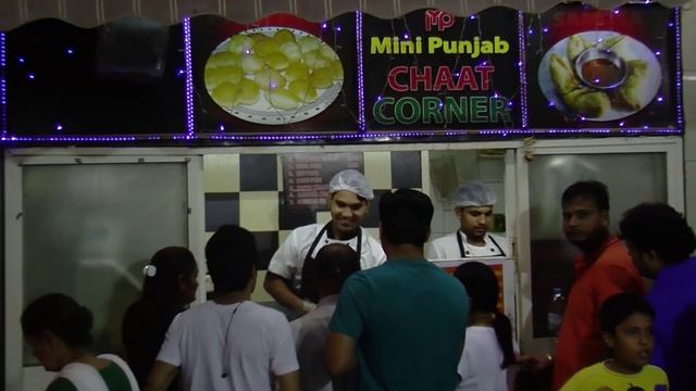 Exploring Meena Bazaar in Dubai смотреть онлайн