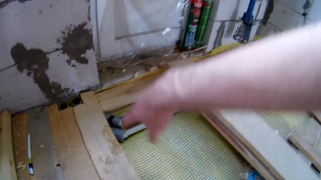 Черновой пол. Монтаж труб отопления под полом на втором этаже. смотреть онлайн