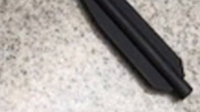 Желание жить было настолько сильным, что кот со стрелой в голове просил о помощи у чужих людей… смотреть онлайн