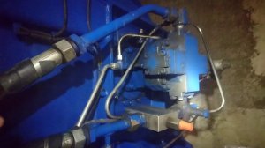 Автокран Галичанин КС-65713-1. Первая замена масла в лебёдке и поворотном механизме.