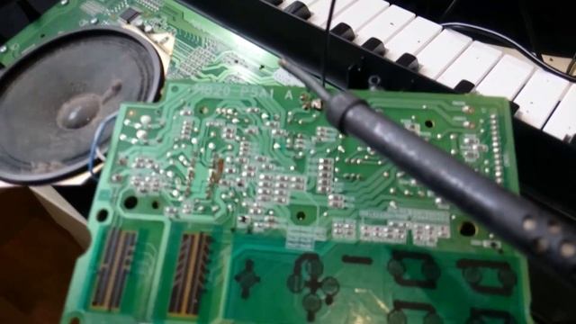 Как починить синтезатор своими руками | Ремонт CASIO CTK-1100 | Не включается | Проблема с питанием смотреть онлайн