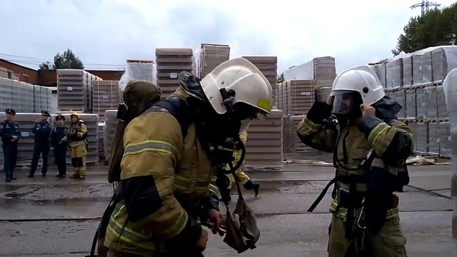 Пожар тушат в Вологде на ликёроводочном заводе смотреть онлайн