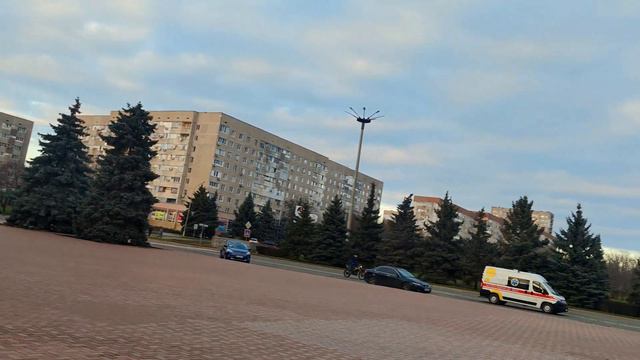 😄 28 декабря 😄 Без снега и новогодней городской ёлки 😄 Синички катаются на роликах 😄 смотреть онлайн