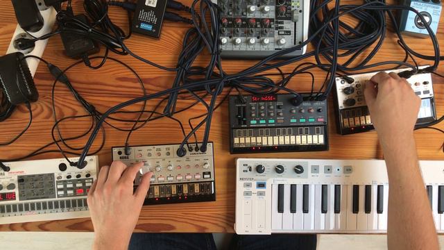 Korg Volca cover: Modern Driveway (Luke Abbott) смотреть онлайн