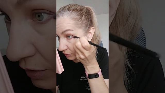 Цветной макияж по шагам с тенями Золотой луч, Лесной орех и Мерло от Mary Kay смотреть онлайн