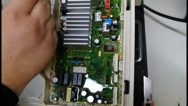 Ремонт электронного модуля стиральной машины Samsung. Как снять компаунд смотреть онлайн