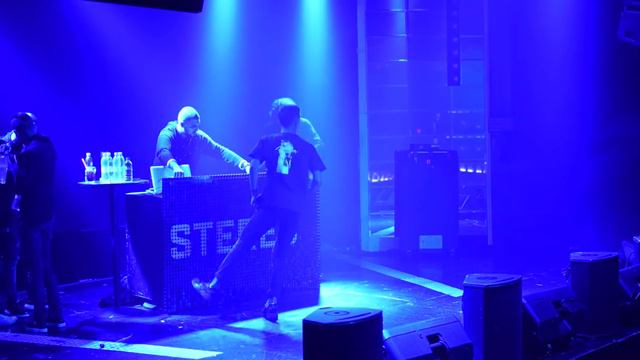 Crown Violet Performance in StereoHall смотреть онлайн