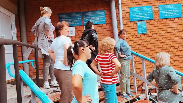Зарядка у библиотеки! смотреть онлайн