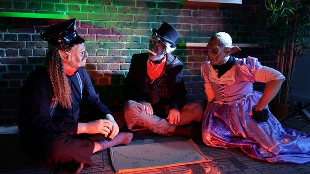 THE ORCS PLAY WITH A OUIJA BOARD! смотреть онлайн