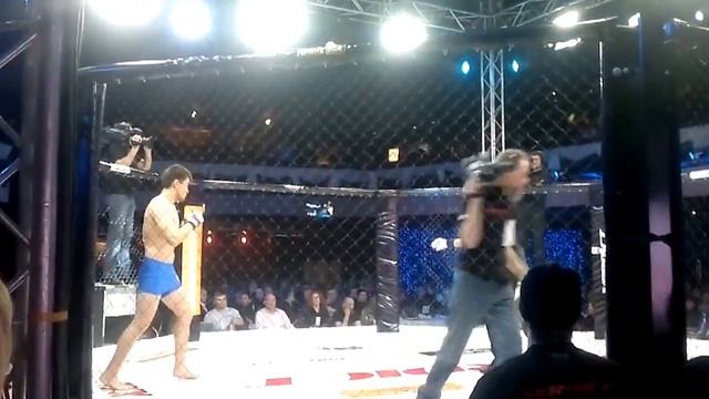 Жаныбек Аматов vs Дмитрий Булгак смотреть онлайн