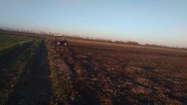 Мототрактор в поле смотреть онлайн