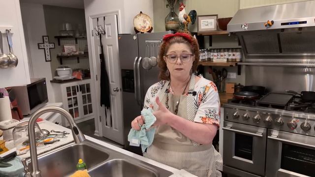 Mama's Old Fashioned Meatloaf - Heart Shaped Butter - Valentine Budget - Southern Cooking смотреть онлайн