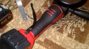 Отличная аккумуляторная болгарка.