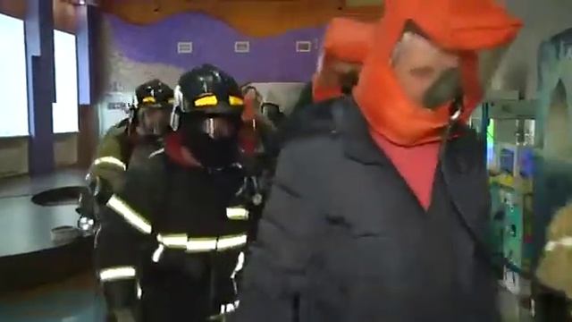 Крыша кинотеатра Родина в Биробиджане обрушилась из-за пожара в одном из залов по легенде учений смотреть онлайн