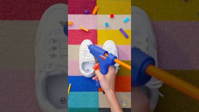 ФАНТАСТИЧЕСКИЕ ИДЕИ ДЛЯ ВАШЕЙ ОДЕЖДЫ || КЛАССНЫЕ ЛАЙФХАКИ ДЛЯ НОГ смотреть онлайн