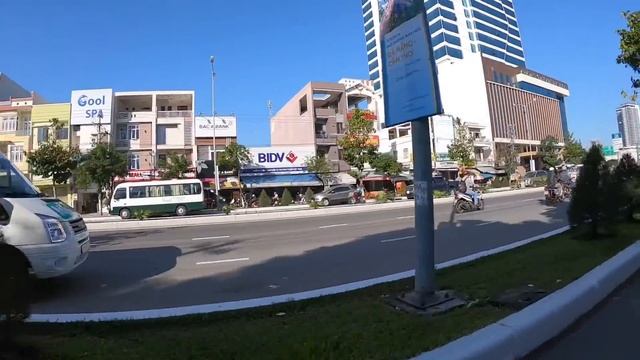 Дороги города. Дананг, Вьетнам (Da Nang, Vietnam) Сможете ли вы ездить на мотоцикле? Гид. Экскурсии смотреть онлайн