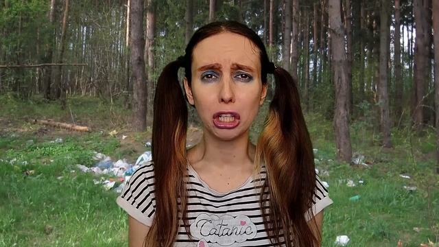 ТИПИЧНОЕ БЫДЛО НА ПРИРОДЕ В ЛЕСУ / МЫЖСЕМЬЯ