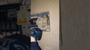 Замена электросчетчика МЕРКУРИЙ 201.5 под напряжением