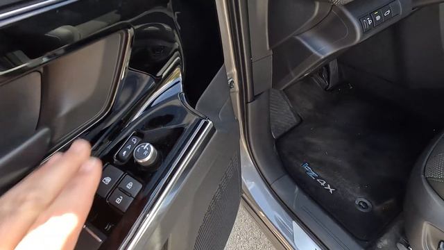 Toyota bZ4X Advance 4x2 (71,4 kWh) 2023 | Detalles exteriores e interiores | Vano motor | Maletero смотреть онлайн