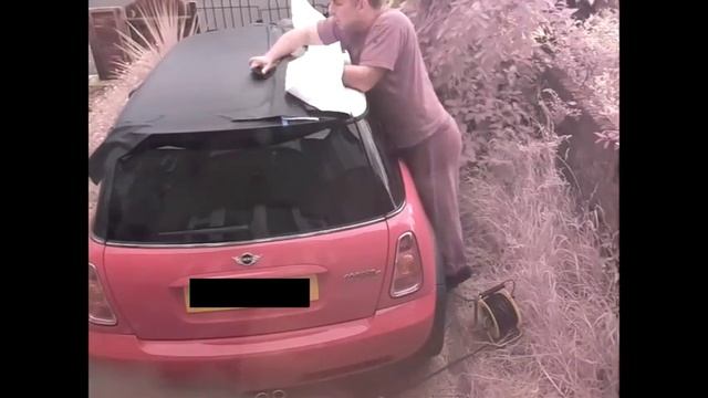 Vinyl Wrapping Timelapse Mini Cooper R53 Roof With Black Carbon Fiber Effect смотреть онлайн