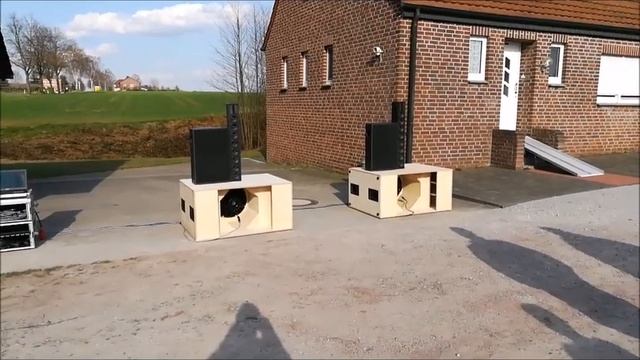 Demo 2x Paraflex C2E Golden Formular 35Hz with B&C18DS115-4 смотреть онлайн