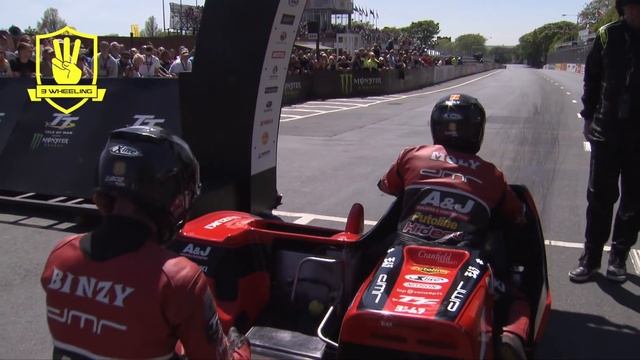 Isle of Man TT - INSANELY FAST Sidecar Race with Molyneux & Binns - TT Sidecar Race 2 - 2015 смотреть онлайн