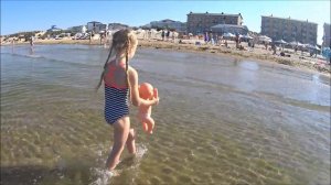 Море Анапа Лето Кукла Беби Борн и Саша купаются в море и скатываются с надувной горки