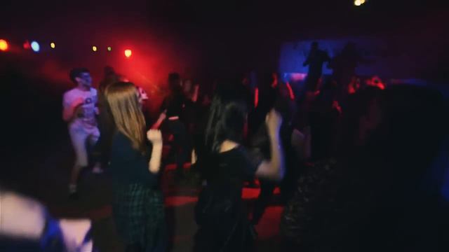 Триллер (зомби-вечеринка в пятницу тринадцатого) смотреть онлайн