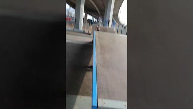 Влог. Скейт парк в автово. Играю в скут с другом. смотреть онлайн
