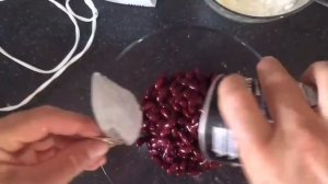 Хумус из красной фасоли.