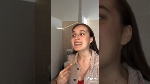 та самая девочка которая думает что за ним все повторяют смотреть онлайн
