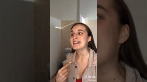 та самая девочка которая думает что за ним все повторяют