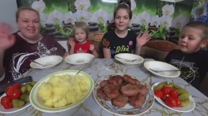 мукбанг ?/запечëные котлеты? и картошка/жизнь в селе навеселе