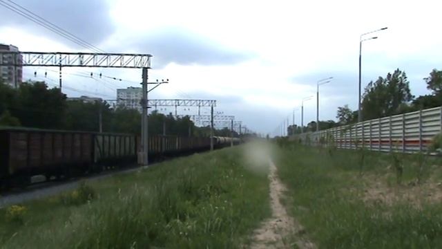 Электровоз ВЛ10У-879 с грузовым поездом смотреть онлайн