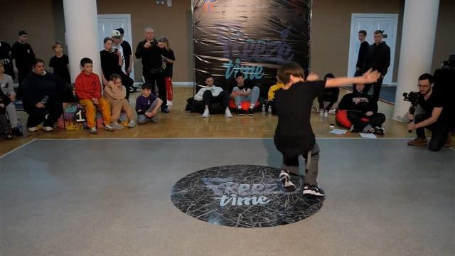 b-boy Miron. Соревнования FREEZE TIME - топ16 - февраль 2023 смотреть онлайн