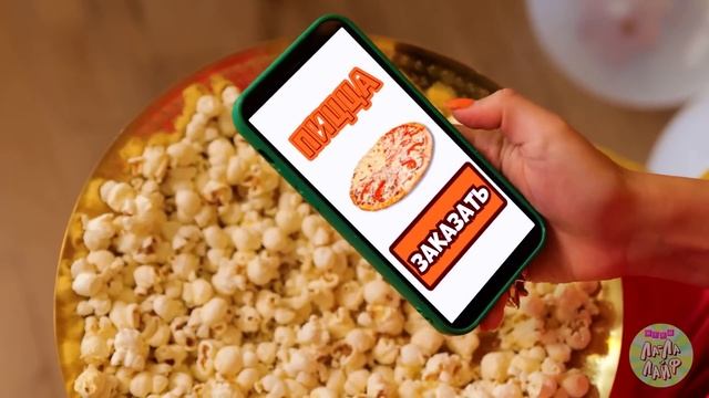 БОГАТАЯ vs БЕДНЫЙ: вечеринка в ТАЙНОЙ КОМНАТЕ | Смешные истории от Ла-Ла Лайф Игры смотреть онлайн