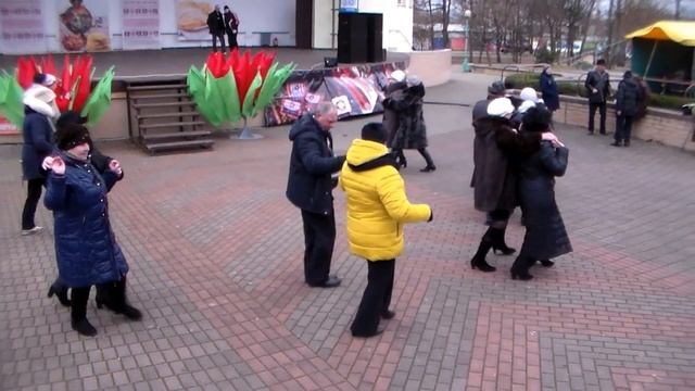 Танцуем Падеспань! Масленица В Бресте! смотреть онлайн